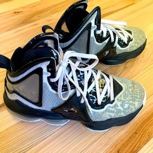 Nike lebron‎ 19 Royalty | Size 5y | great condition!